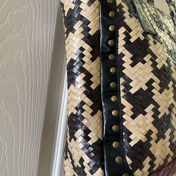 NWT Shiralea two tone black and beige woven straw tote with black double straps - Picture 6 of 14